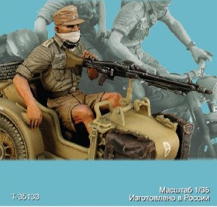 DAK Motorcycle rider 3 with MG 42